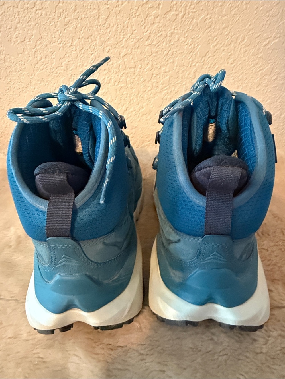 Hoka KAHA 2 high top tennis shoes 3691 - Picture 3 of 7